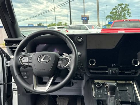 Used 2025 Lexus GX 550 w/ Accessory Package (2T) AWD/4WD image 15