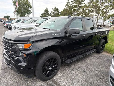 Used 2023 Chevrolet Silverado 1500 Custom AWD/4WD image 2