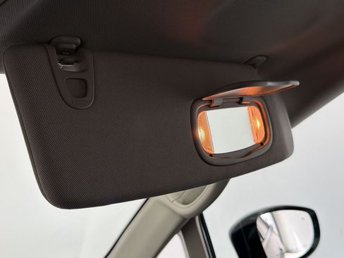Used 2024 Chrysler Pacifica Touring-L FWD image 29