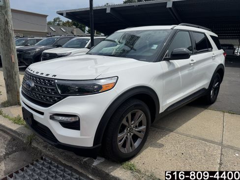Used 2022 Ford Explorer XLT w/ Equipment Group 202A AWD/4WD image 8