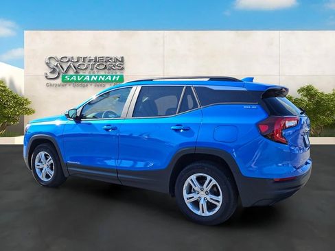 Used 2024 GMC Terrain SLE w/ Driver Convenience Package FWD image 3