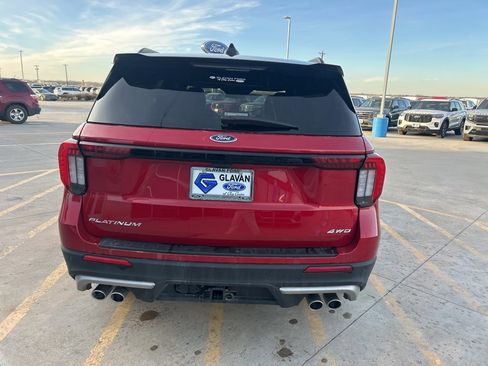 Used 2025 Ford Explorer Platinum w/ Ultimate Package image 4