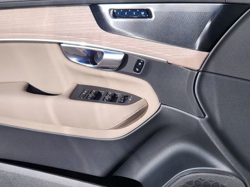 New 2026 Volvo XC90 B6 Plus w/ Protection Package Premier image 9
