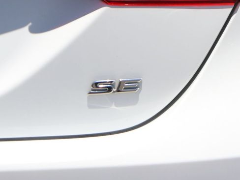 Used 2020 Toyota Camry SE FWD image 43