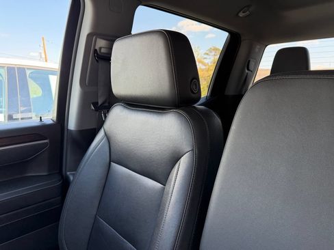 Used 2025 GMC Sierra 1500 SLT AWD/4WD image 20