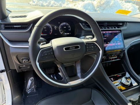 Used 2025 Jeep Grand Cherokee L Limited image 14
