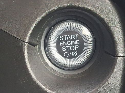 Used 2023 Jeep Renegade Latitude image 24