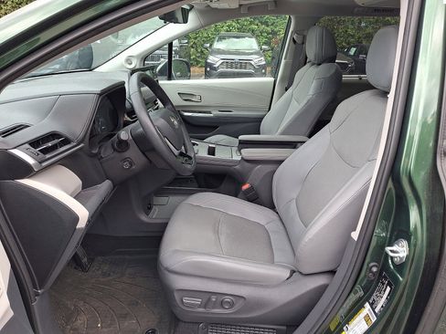Certified 2021 Toyota Sienna Limited AWD/4WD image 16