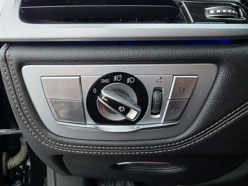 Used 2021 BMW 740i image 13