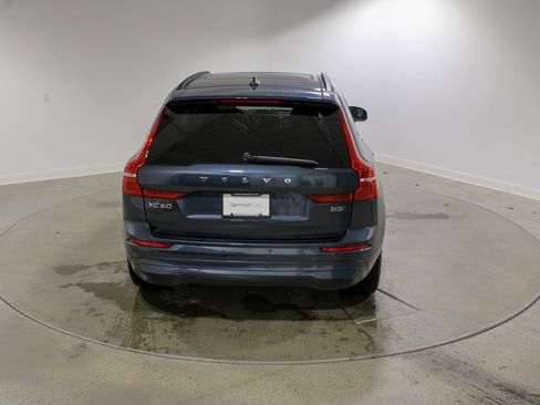Used 2022 Volvo XC60 B5 Momentum image 4