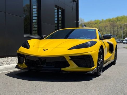 Used 2025 Chevrolet Corvette Stingray Preferred Cpe w/ Z51 Performance Package RWD image 3