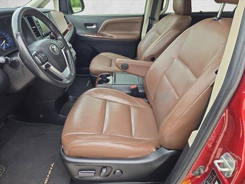 Used 2019 Toyota Sienna Limited FWD image 17