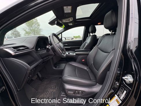 Used 2025 Toyota Sienna XLE Woodland Edition AWD/4WD image 11