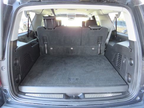 Used 2020 Chevrolet Suburban LT image 26