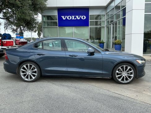 Used 2019 Volvo S60 T5 Momentum w/ Multimedia Package FWD image 2