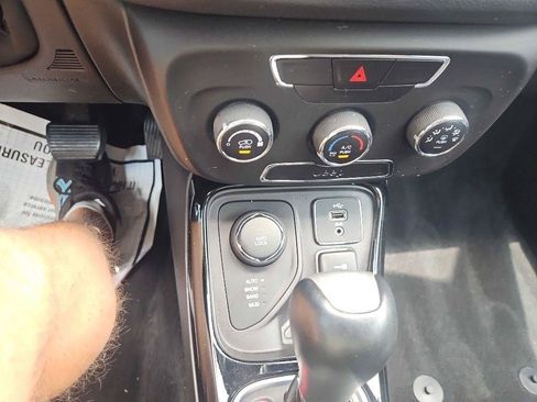 Used 2018 Jeep Compass Latitude AWD/4WD image 18