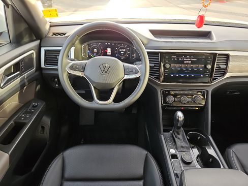 Certified 2023 Volkswagen Atlas Cross Sport SE image 8