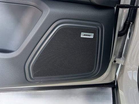 New 2026 Porsche Macan image 21