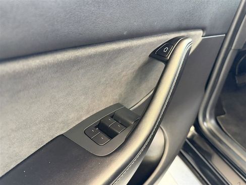 Used 2021 Tesla Model Y Long Range image 17