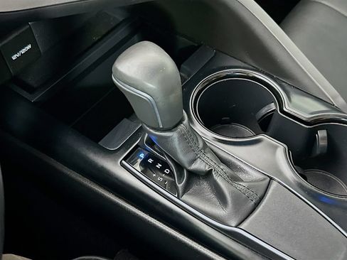 Used 2019 Toyota Camry SE FWD image 19