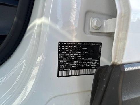 Used 2025 Volkswagen Taos SE FWD image 24