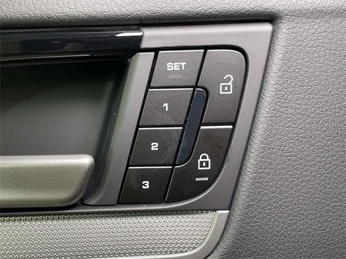 Used 2021 Porsche Macan image 35