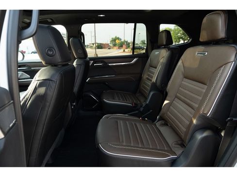 New 2026 GMC Acadia Denali Ultimate w/ LPO, Floor Liner Package AWD/4WD image 13
