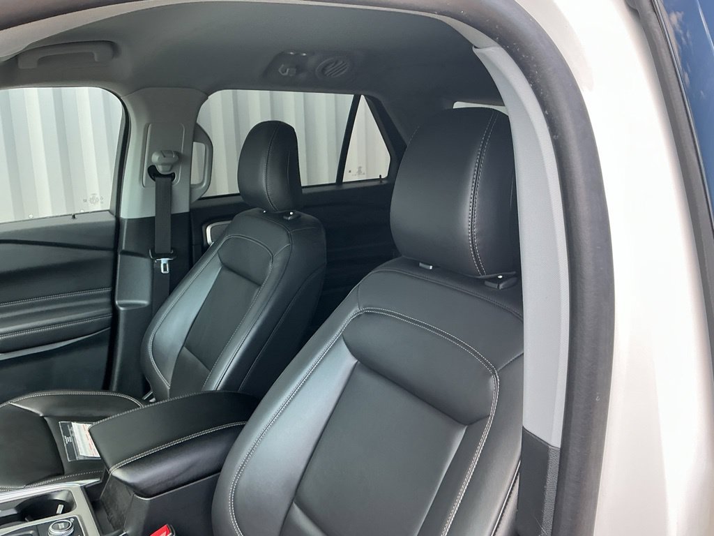 Used 2024 Ford Explorer XLT w/ Equipment Group 202A AWD/4WD image 10