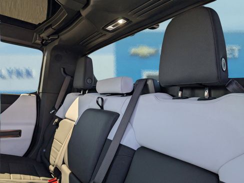 Used 2025 GMC Hummer EV 3X image 12