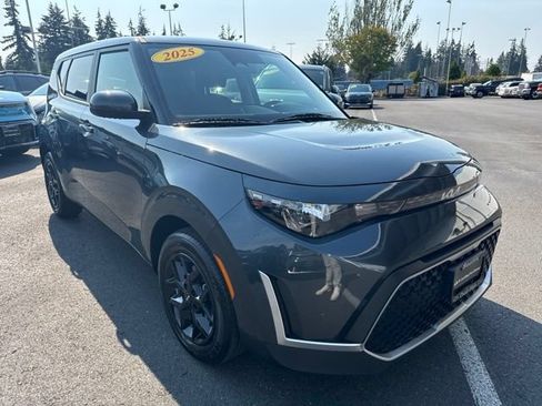 Certified 2025 Kia Soul LX w/ LX Technology Package FWD image 3