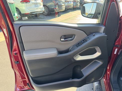 Used 2022 Nissan Frontier SV w/ Technology Package image 13