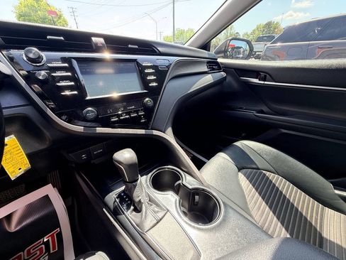 Used 2019 Toyota Camry SE image 24