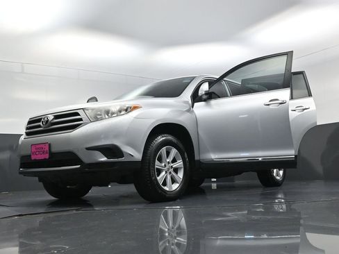 Used 2013 Toyota Highlander FWD image 25
