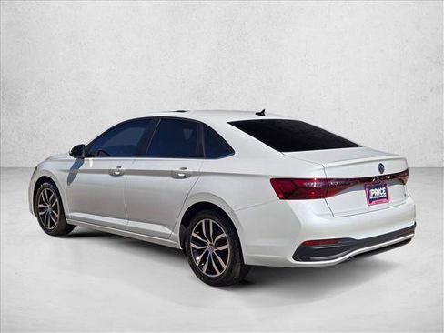 Used 2025 Volkswagen Jetta SE FWD image 7