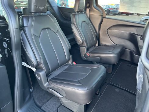 New 2026 Chrysler Pacifica Select w/ S Appearance Package FWD image 50