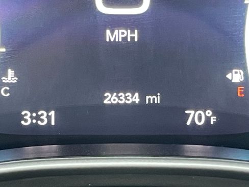 Used 2024 Chrysler Pacifica Touring-L image 39