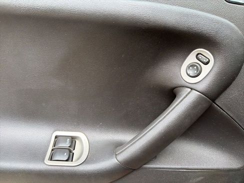 Used 2006 Pontiac Solstice Convertible w/ Premium Package RWD image 13