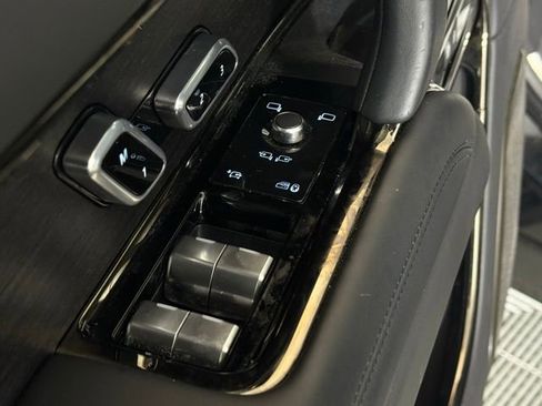 Certified 2025 Land Rover Range Rover SV image 32