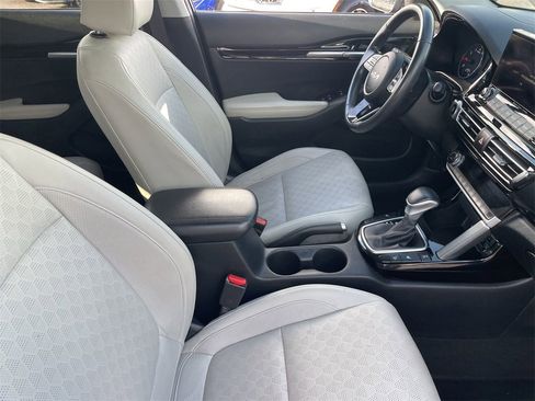 Used 2022 Kia Seltos EX image 11