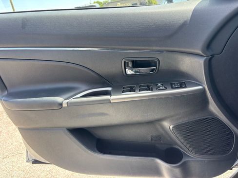 Used 2025 Mitsubishi Outlander Sport LE image 12