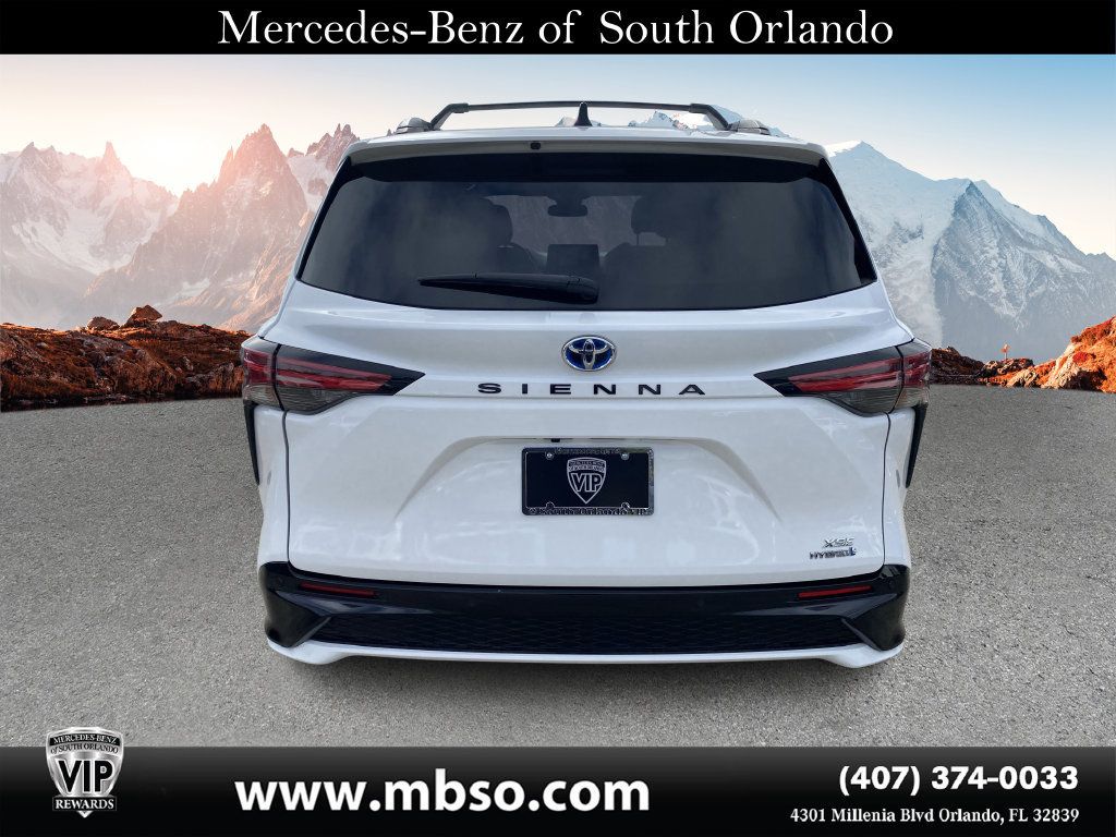 Used 2021 Toyota Sienna XSE FWD image 17