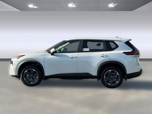 Certified 2026 Nissan Rogue SV FWD image 3