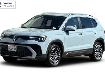 Certified 2025 Volkswagen Taos SE w/ Panoramic Sunroof Package