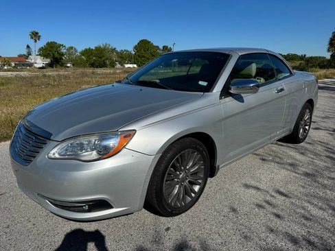 Used 2011 Chrysler 200 Limited image 9