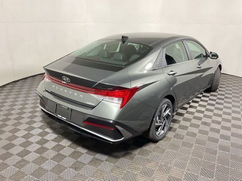 New 2026 Hyundai Elantra Limited FWD image 19