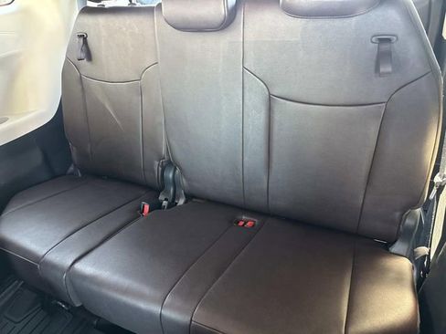 Used 2021 Toyota Sienna Platinum image 15