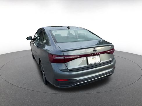 Used 2025 Volkswagen Jetta SE image 11