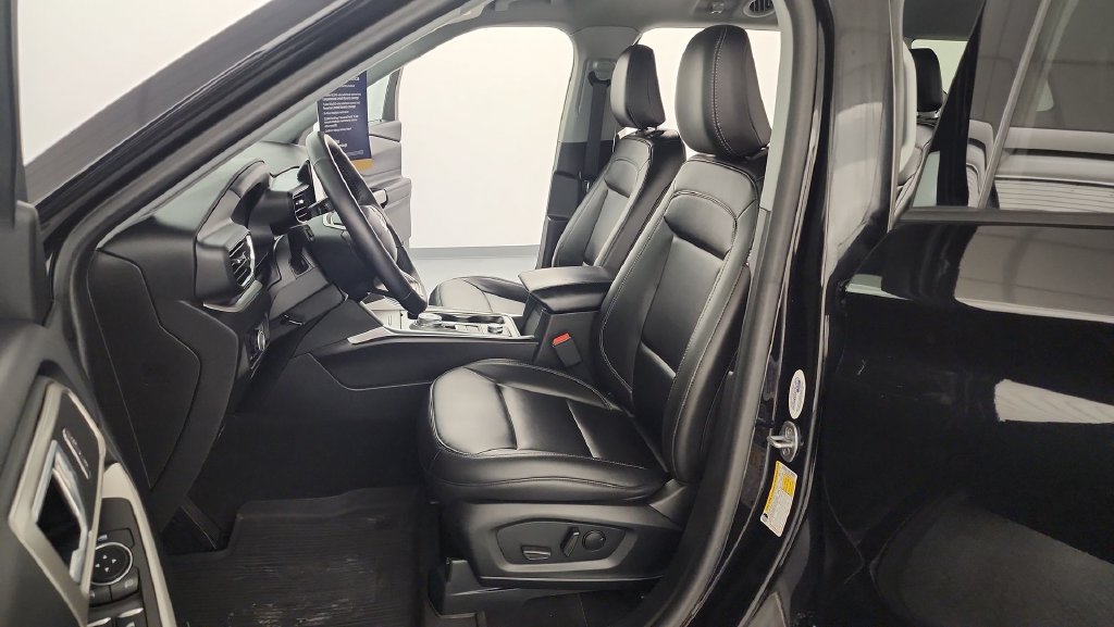 Certified 2024 Ford Explorer XLT w/ Equipment Group 202A AWD/4WD image 15
