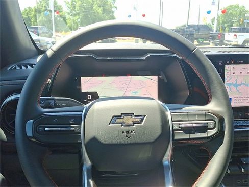 Used 2025 Chevrolet Colorado Z71 w/ Technology Package image 19