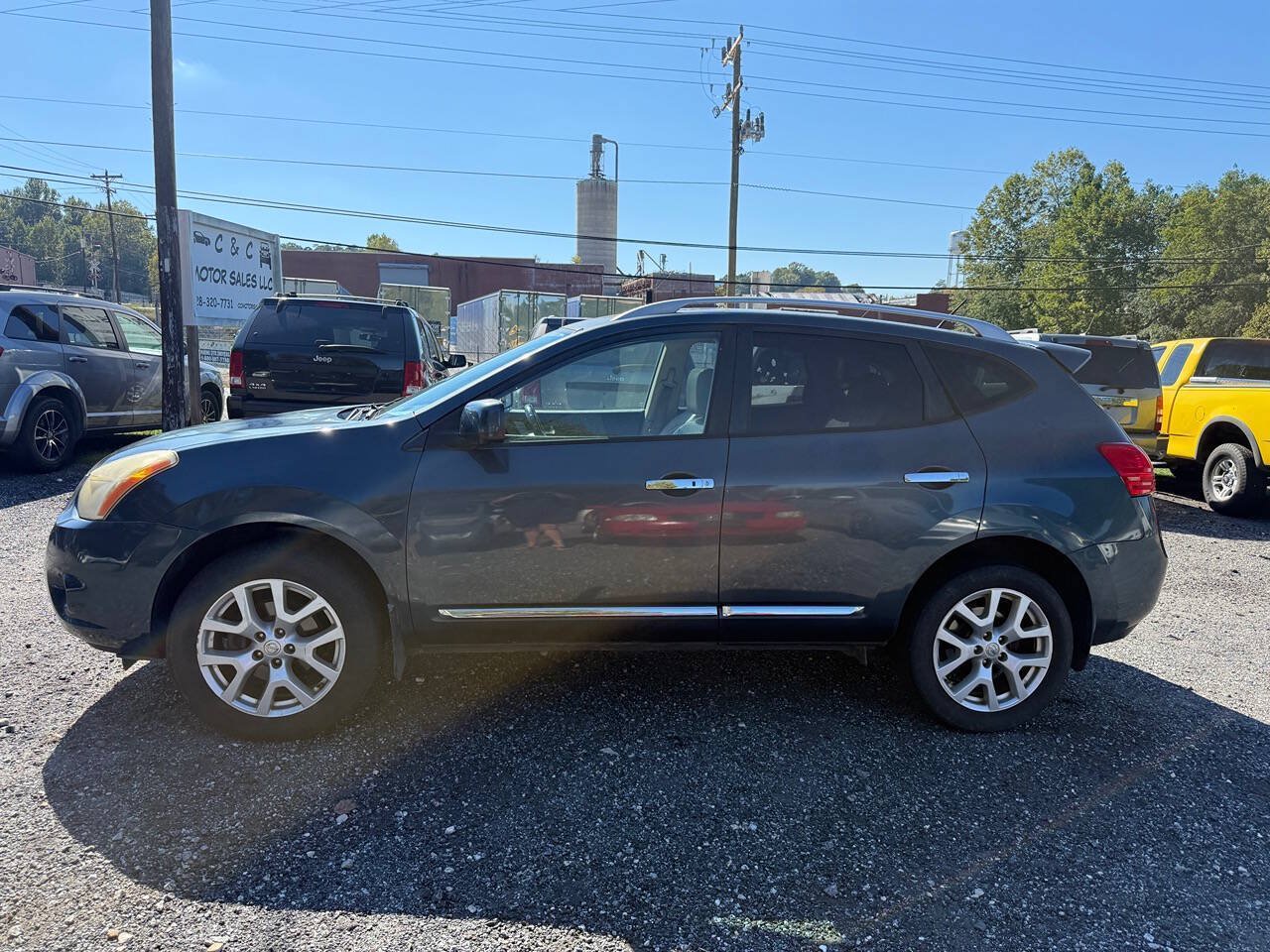 Used 2013 Nissan Rogue SL AWD/4WD image 2